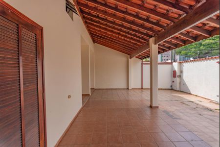 Casa à venda com 250m², 4 quartos e 4 vagasGaragem