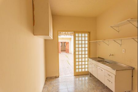 Casa à venda com 250m², 4 quartos e 4 vagasCasa 2- Cozinha