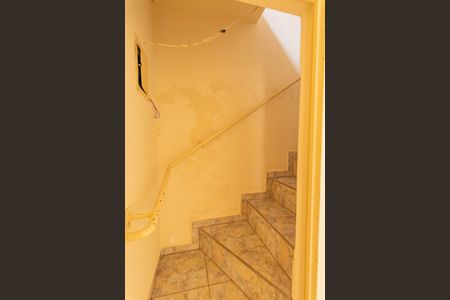 Casa à venda com 250m², 4 quartos e 4 vagasCasa2- Escada