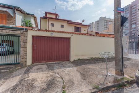 Casa à venda com 250m², 4 quartos e 4 vagasFachada