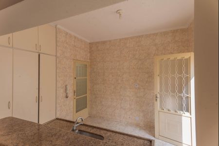 Casa à venda com 250m², 4 quartos e 4 vagasCozinha