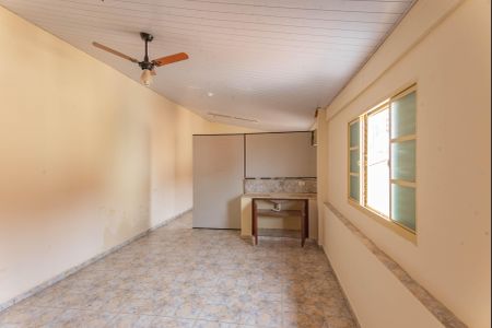 Casa à venda com 250m², 4 quartos e 4 vagasCasa 2- Salão