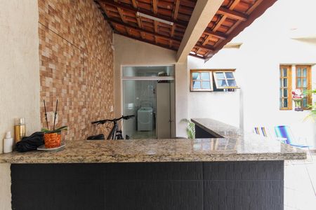 Casa para alugar com 90m², 3 quartos e 2 vagasQuintal