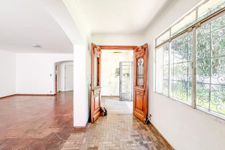 Casa para alugar com 330m², 4 quartos e 8 vagasSala