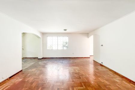 Casa para alugar com 330m², 4 quartos e 8 vagasSala