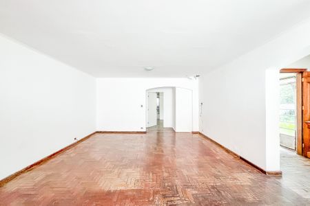 Casa para alugar com 330m², 4 quartos e 8 vagasSala