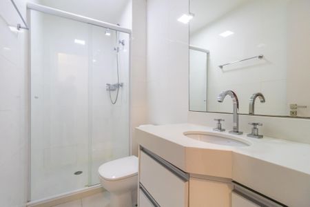 Apartamento para alugar com 74m², 2 quartos e 2 vagas Apartamento para alugar com 74m², 2 quartos e 2 vagasBanheiro da Suíte