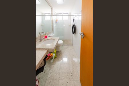 Apartamento à venda com 92m², 4 quartos e 2 vagasBanheiro social