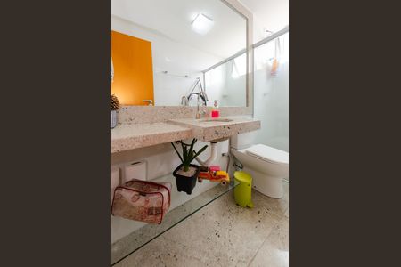 Apartamento à venda com 92m², 4 quartos e 2 vagasBanheiro social