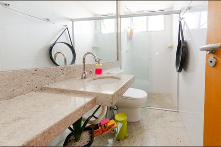 Apartamento à venda com 92m², 4 quartos e 2 vagasBanheiro social