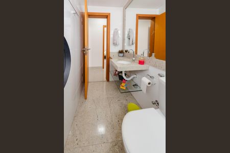 Apartamento à venda com 92m², 4 quartos e 2 vagasBanheiro social