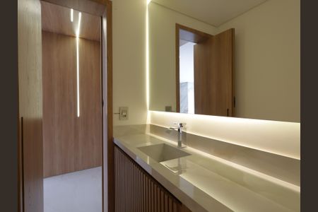 Apartamento para alugar com 186m², 4 quartos e 3 vagasLavabo