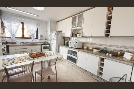 Apartamento à venda com 140m², 4 quartos e 5 vagasCozinha