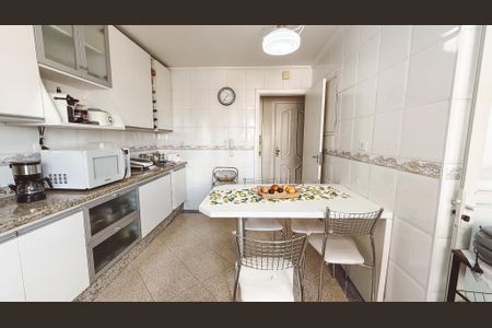 Apartamento à venda com 140m², 4 quartos e 5 vagasCozinha