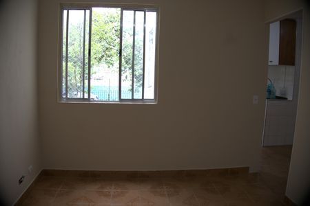 Sala de apartamento para alugar com 2 quartos, 51m² em Conjunto Habitacional Barreira Grande, São Paulo