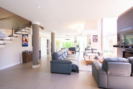 Casa à venda com 928m², 5 quartos e 4 vagas