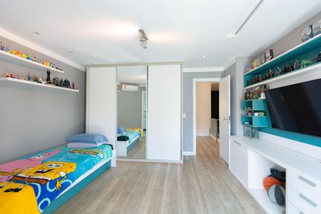 Casa à venda com 928m², 5 quartos e 4 vagas