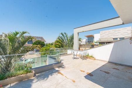 Casa à venda com 928m², 5 quartos e 4 vagas