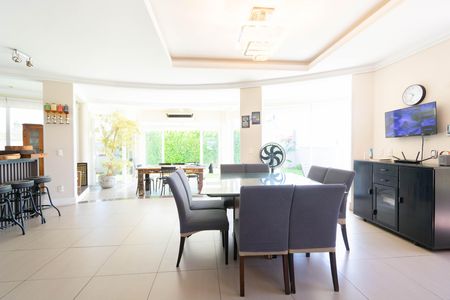 Casa à venda com 928m², 5 quartos e 4 vagas