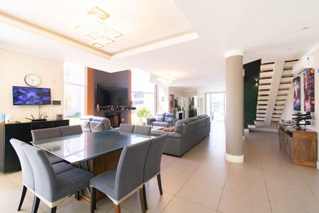 Casa à venda com 928m², 5 quartos e 4 vagas
