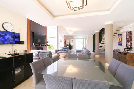 Casa à venda com 928m², 5 quartos e 4 vagas