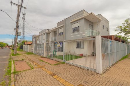 Casa à venda com 112m², 2 quartos e 1 vaga Casa à venda com 112m², 2 quartos e 1 vagaFachada