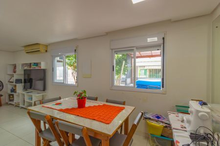 Casa à venda com 112m², 2 quartos e 1 vaga Casa à venda com 112m², 2 quartos e 1 vagaSala