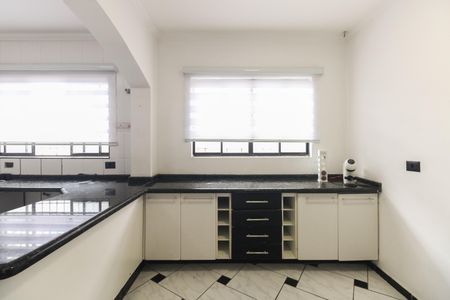 Casa para alugar com 300m², 4 quartos e 4 vagasCozinha 