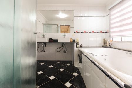 Casa para alugar com 300m², 4 quartos e 4 vagasBanheiro Suíte 1