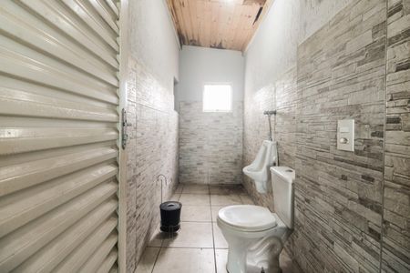 Casa para alugar com 300m², 4 quartos e 4 vagasChurrasqueira - Banheiro 