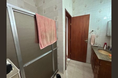 Casa à venda com 121m², 2 quartos e 1 vagaBanheiro