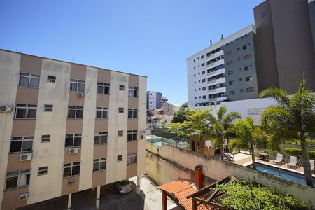 Sala - Vista de apartamento para alugar com 3 quartos, 99m² em Coloninha, Florianópolis