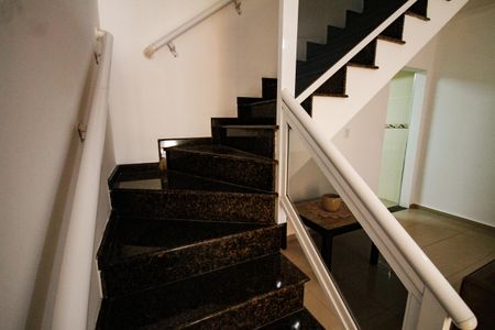 Casa para alugar com 70m², 2 quartos e 1 vagaEscada