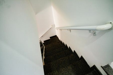 Casa para alugar com 70m², 2 quartos e 1 vagaEscada