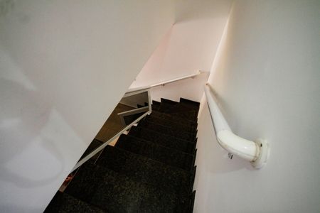 Casa para alugar com 70m², 2 quartos e 1 vagaEscada