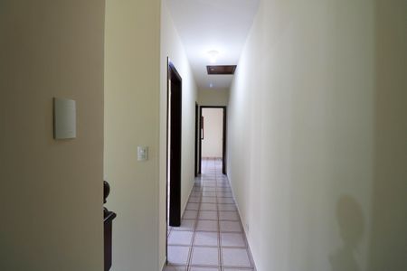 Casa para alugar com 157m², 4 quartos e 2 vagas Casa para alugar com 157m², 4 quartos e 2 vagasCorredor