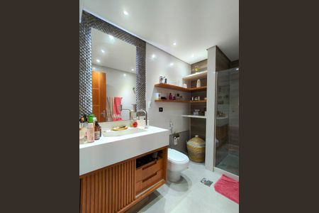 Apartamento à venda com 143m², 3 quartos e 2 vagas Apartamento à venda com 143m², 3 quartos e 2 vagasBanheiro Corredor