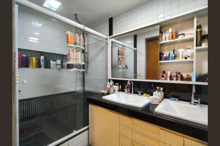 Apartamento à venda com 143m², 3 quartos e 2 vagas Apartamento à venda com 143m², 3 quartos e 2 vagasBanheiro da Suíte