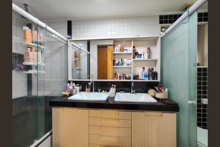 Apartamento à venda com 143m², 3 quartos e 2 vagas Apartamento à venda com 143m², 3 quartos e 2 vagasBanheiro da Suíte