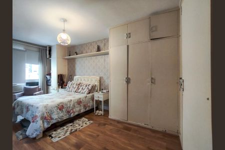 Apartamento à venda com 143m², 3 quartos e 2 vagas Apartamento à venda com 143m², 3 quartos e 2 vagasSuíte