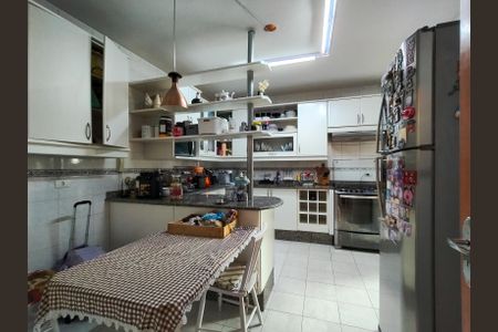 Apartamento à venda com 143m², 3 quartos e 2 vagas Apartamento à venda com 143m², 3 quartos e 2 vagasCozinha