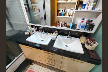 Apartamento à venda com 143m², 3 quartos e 2 vagas Apartamento à venda com 143m², 3 quartos e 2 vagasBanheiro da Suíte