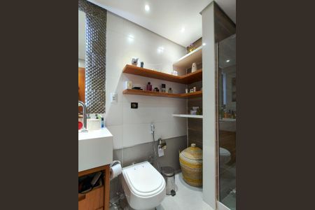 Apartamento à venda com 143m², 3 quartos e 2 vagas Apartamento à venda com 143m², 3 quartos e 2 vagasBanheiro Corredor