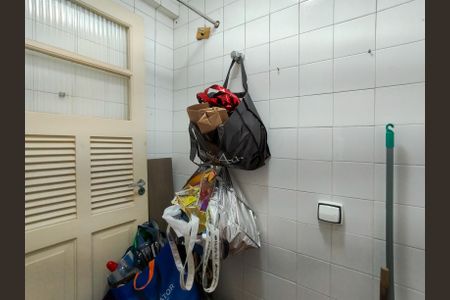 Apartamento à venda com 143m², 3 quartos e 2 vagas Apartamento à venda com 143m², 3 quartos e 2 vagasBanheiro de serviço