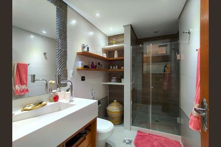 Apartamento à venda com 143m², 3 quartos e 2 vagas Apartamento à venda com 143m², 3 quartos e 2 vagasBanheiro Corredor