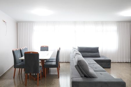 Casa à venda com 227m², 3 quartos e 5 vagasSala