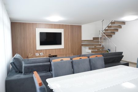 Casa à venda com 227m², 3 quartos e 5 vagasSala