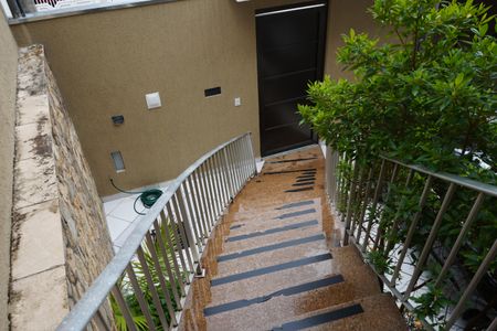 Casa à venda com 227m², 3 quartos e 5 vagasEscada