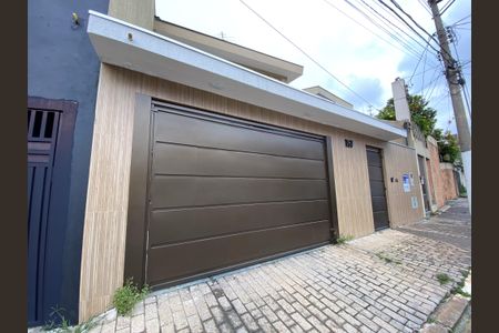 Casa à venda com 227m², 3 quartos e 5 vagas Casa à venda com 227m², 3 quartos e 5 vagasFachada