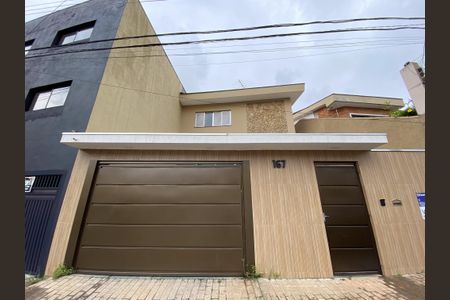 Casa à venda com 227m², 3 quartos e 5 vagas Casa à venda com 227m², 3 quartos e 5 vagasFachada